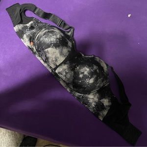 EUC white black gray Livi Active Lane Bryant Medium Impact Sport Bra 40DDD 40F